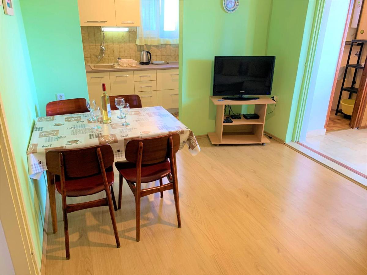 Roko Apartment House Примоштен Экстерьер фото
