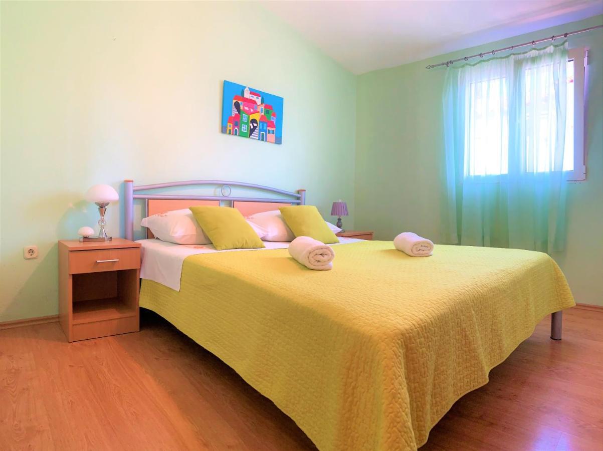 Roko Apartment House Примоштен Экстерьер фото