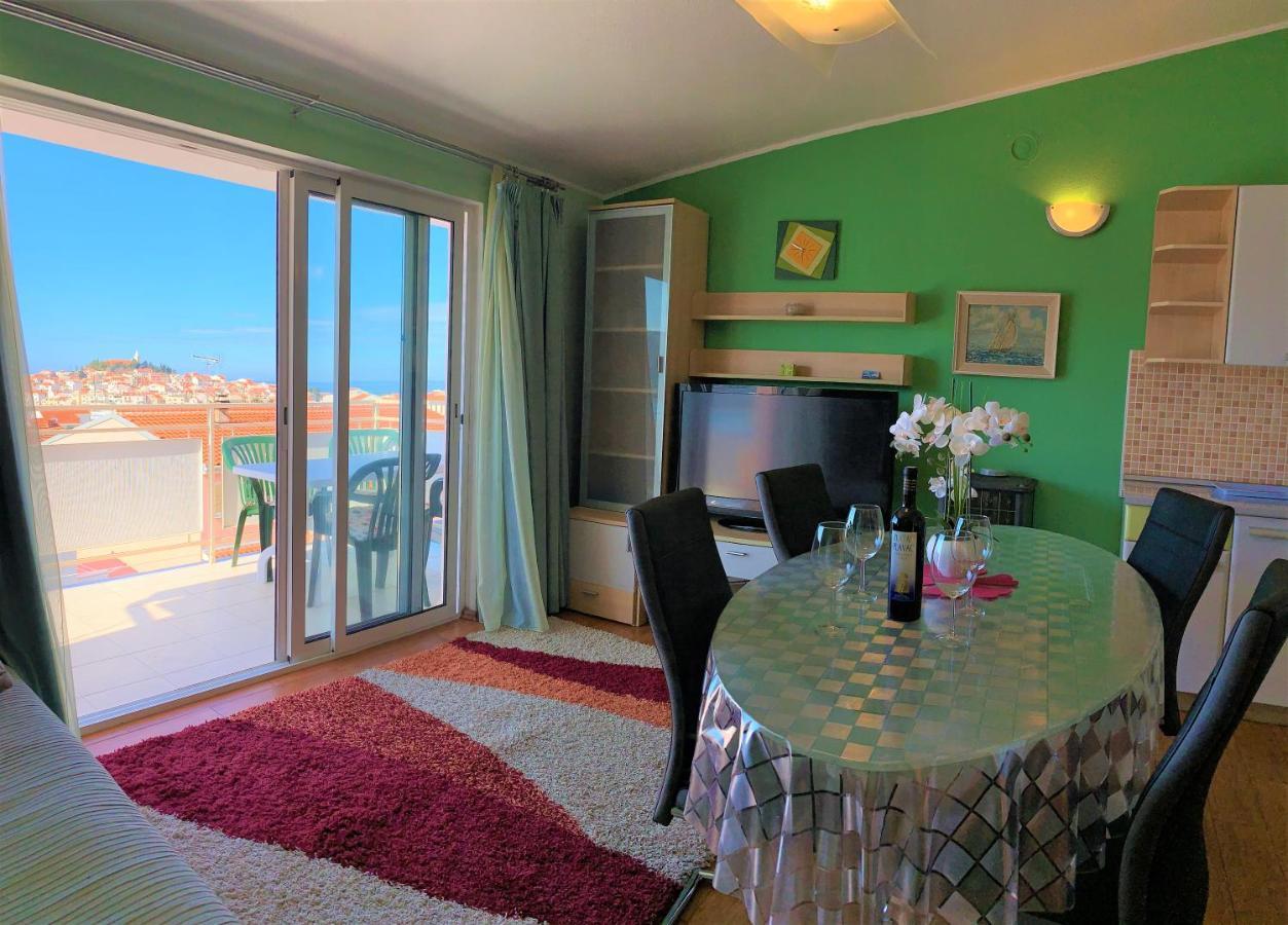 Roko Apartment House Примоштен Экстерьер фото