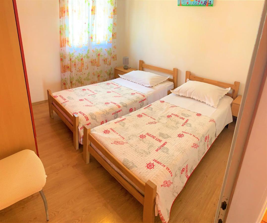 Roko Apartment House Примоштен Экстерьер фото