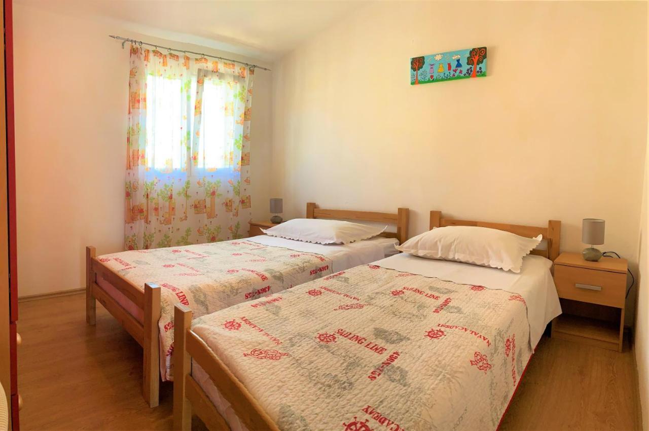 Roko Apartment House Примоштен Экстерьер фото